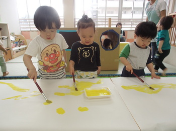 20190424 こいのぼり製作絵の具(3).JPG
